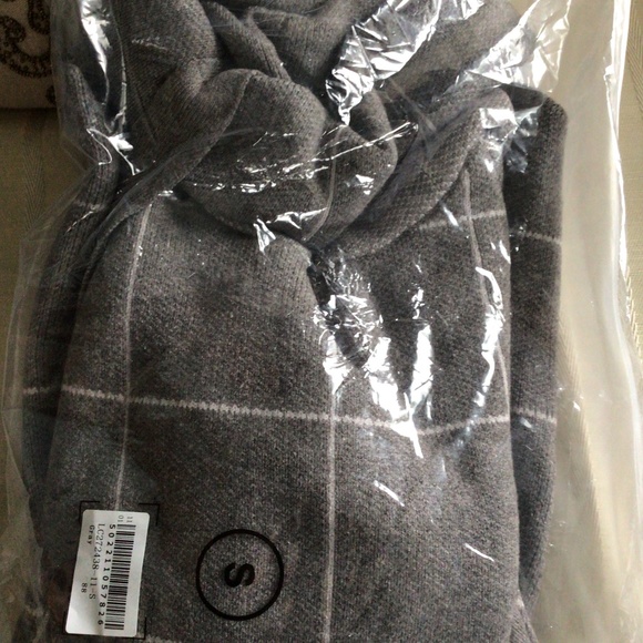 HP 💝Gray plaid button wrap turtleneck sweater - Picture 4 of 8